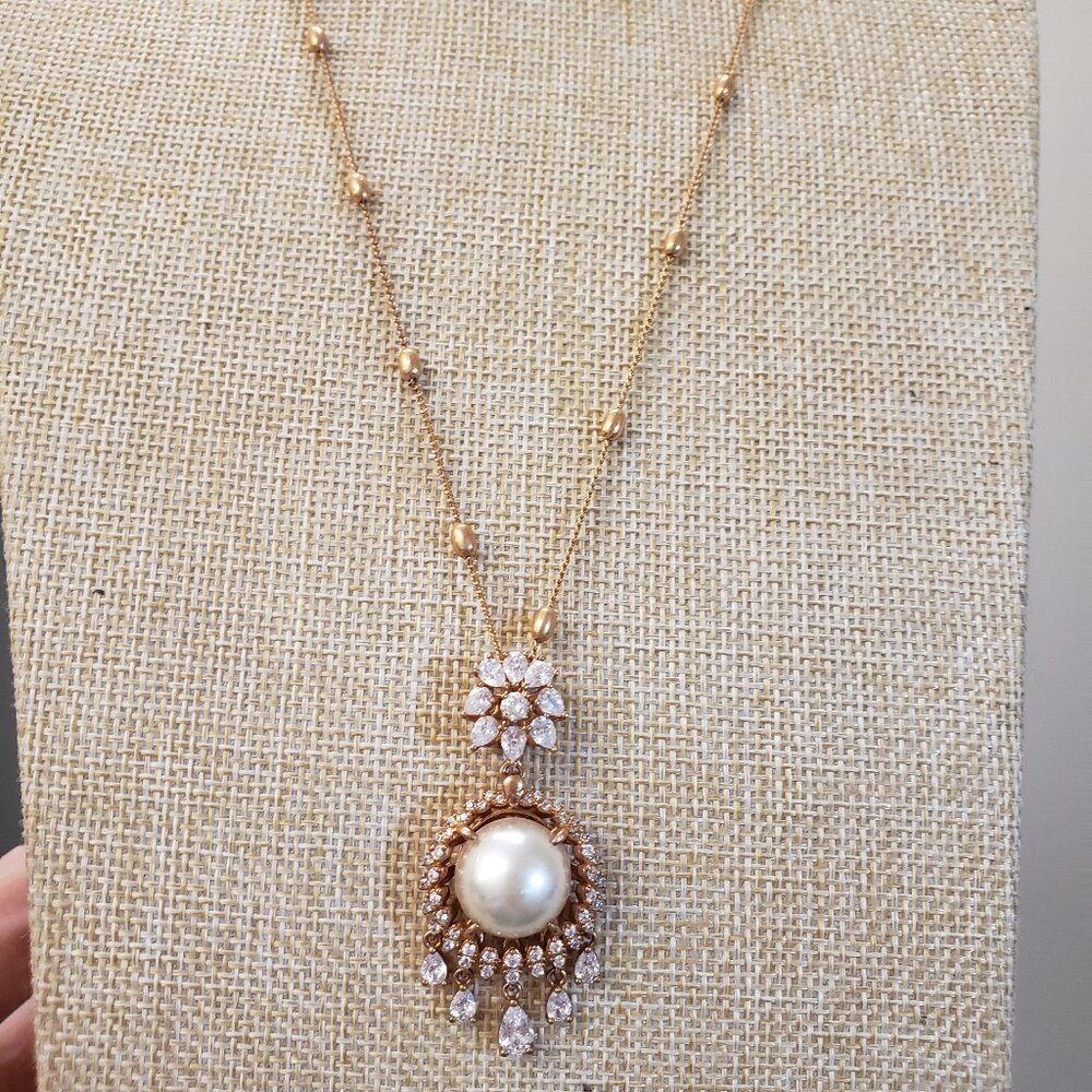 Rose tone, NWOT, long pearl clear rhinestone pendant necklace
